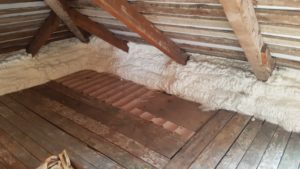 Palėpės apšiltinimo būdas - šiltinimas putų poliuretanu