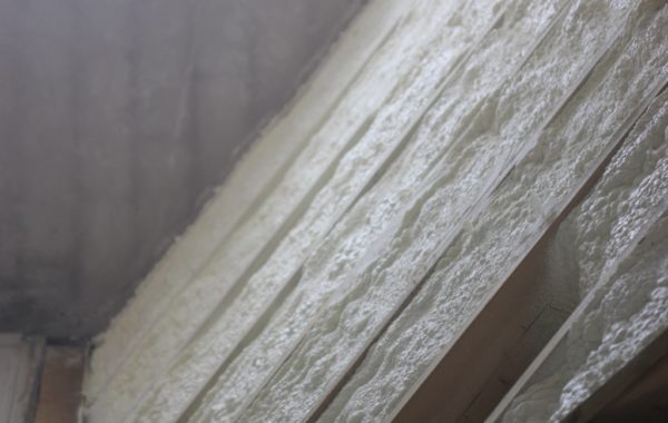 Karkasinio namo stogo šiltinimas poliuretanu - pasirinkite šiltinimo būdą su poliuretanu ir sutaupykite
